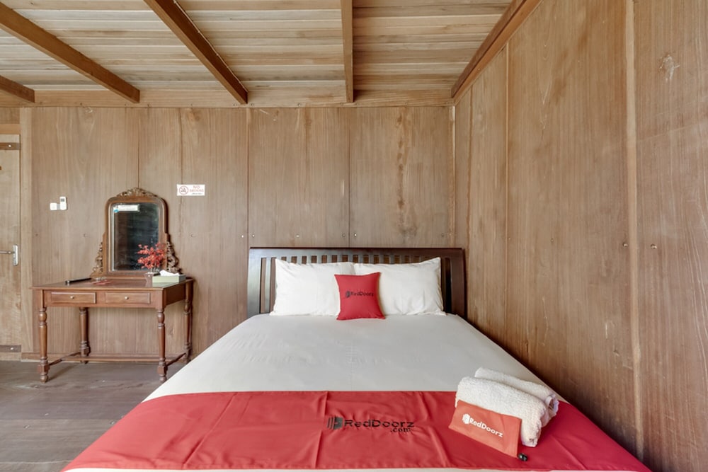 Deluxe Room (RedDoorz) - Photo 1