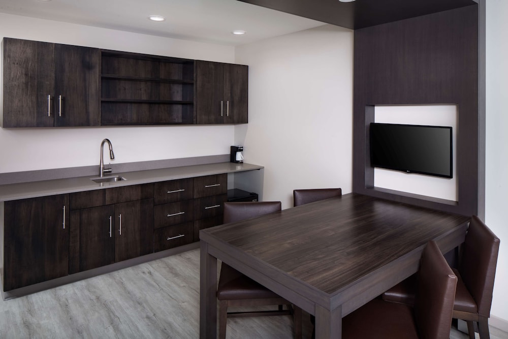 Suite, Multiple Beds - Photo 4