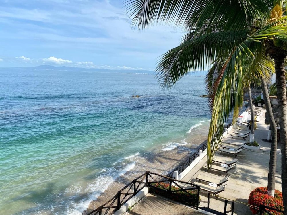 2 Bedroom Suite Oceanfront - Photo 4