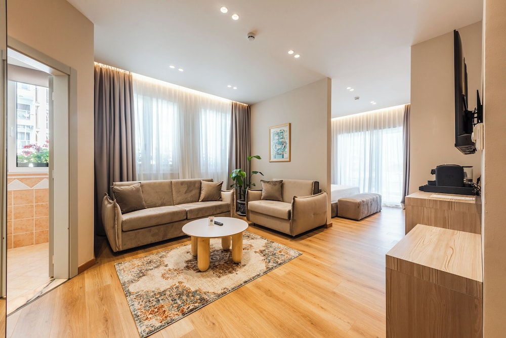 Suite, Sea View
