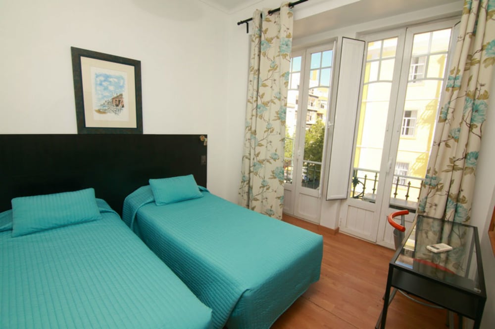 Double Room - Photo 5