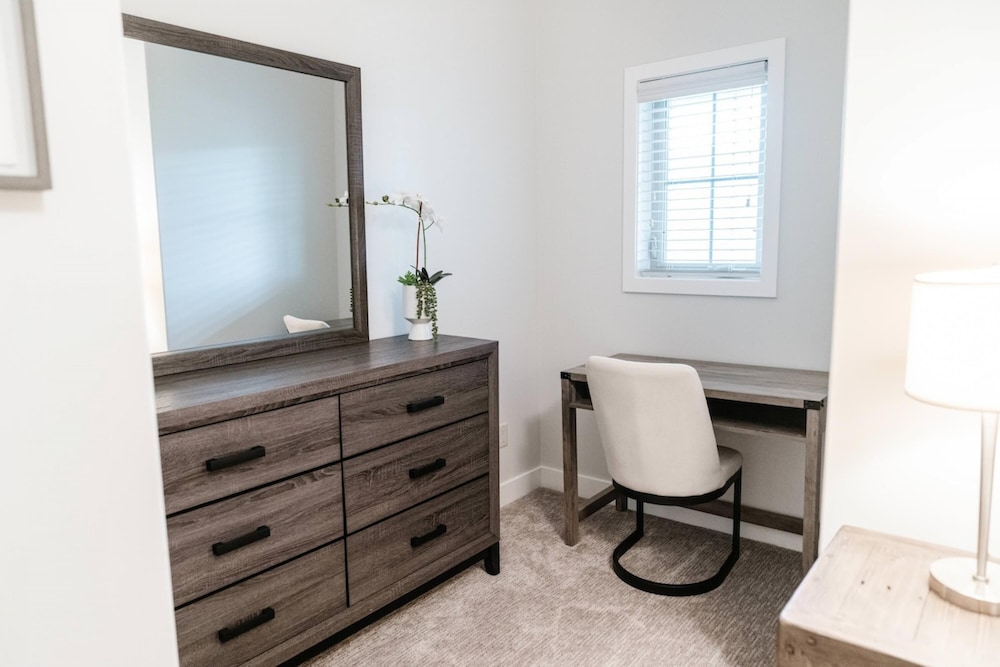 Lakefront Beachfront top Floor Condo w Pool, Billede 2