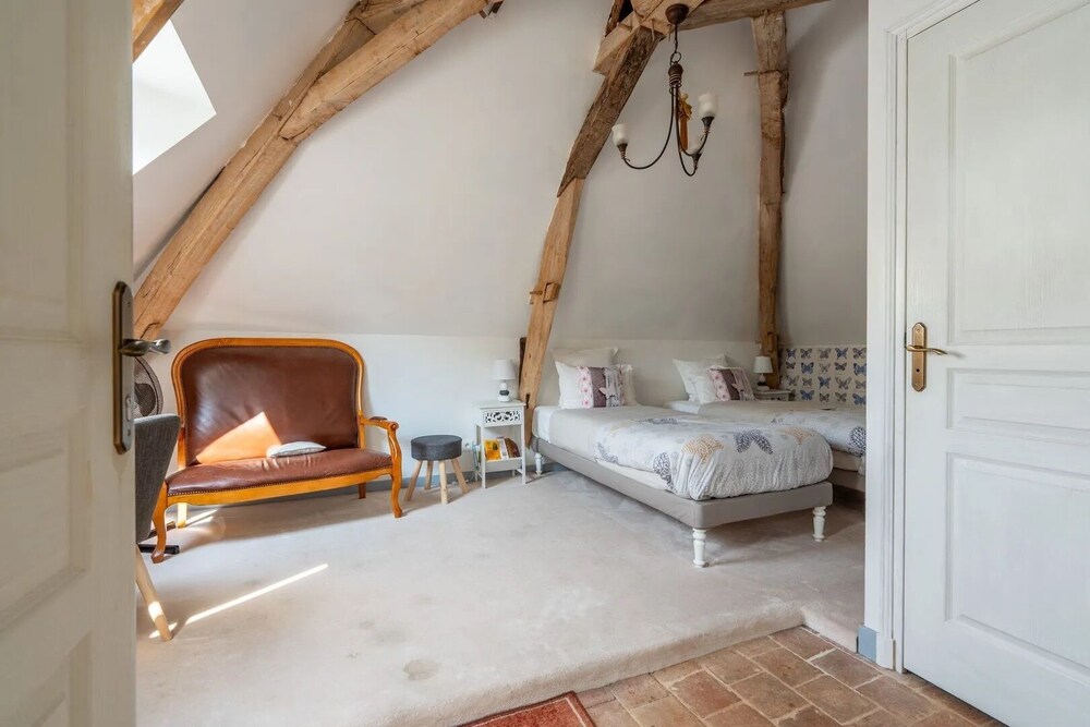 Twin Room (Les Papillons)