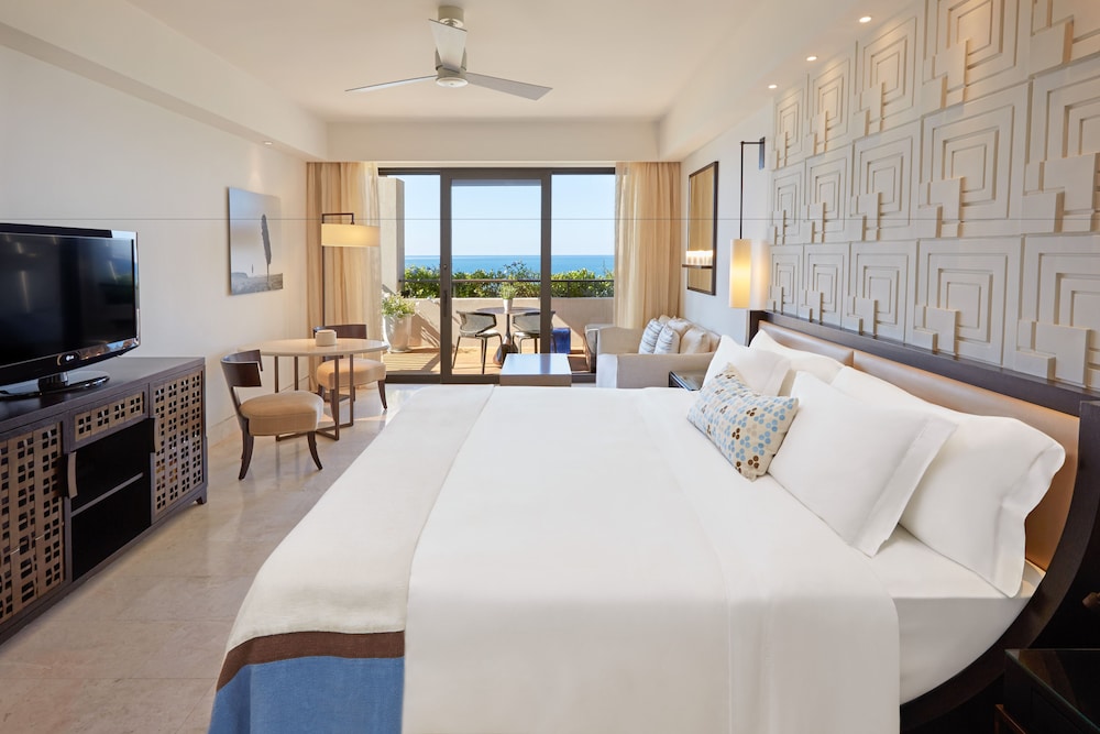Premium Deluxe Room, 1 King Bed, Non Smoking, Sea View (Balcony)