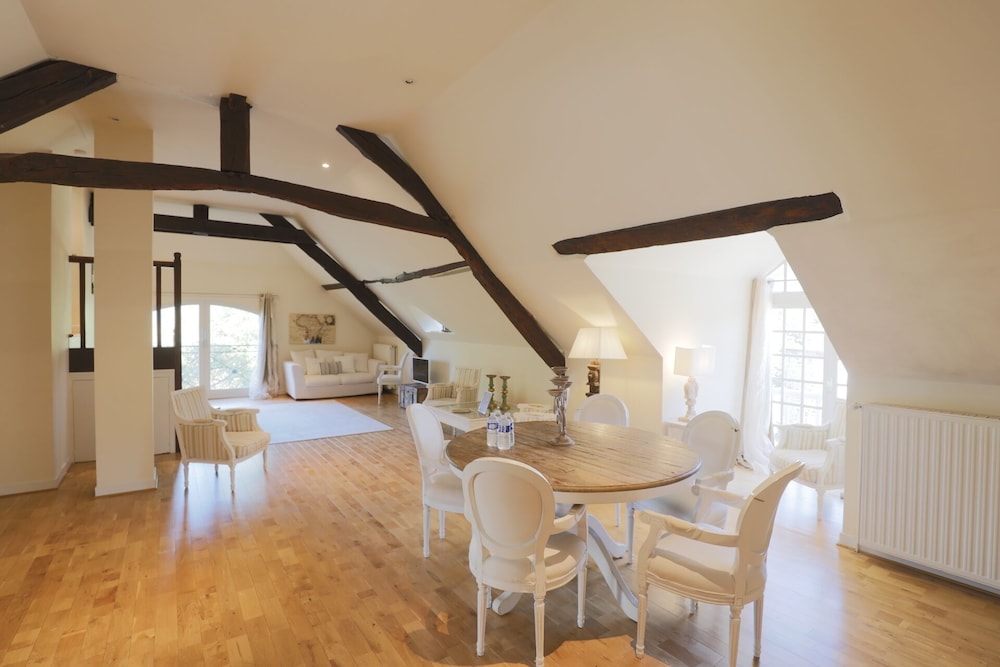 Deluxe Apartment, 2 Bedrooms, Kitchen, River View photo 1