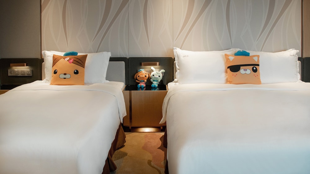 Suite, 1 King Bed photo 2