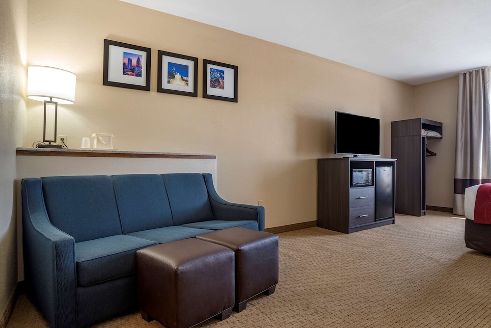 Suite, 1 King Bed, Accessible, Non Smoking - Photo 1