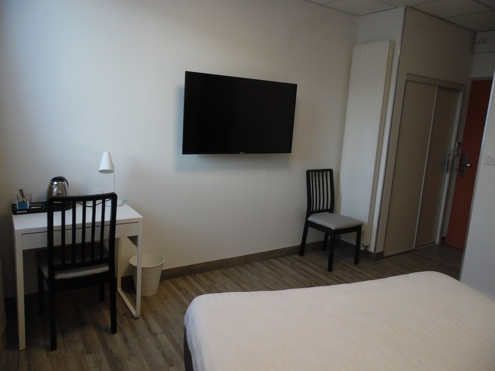 Standard Double Room - Photo 2