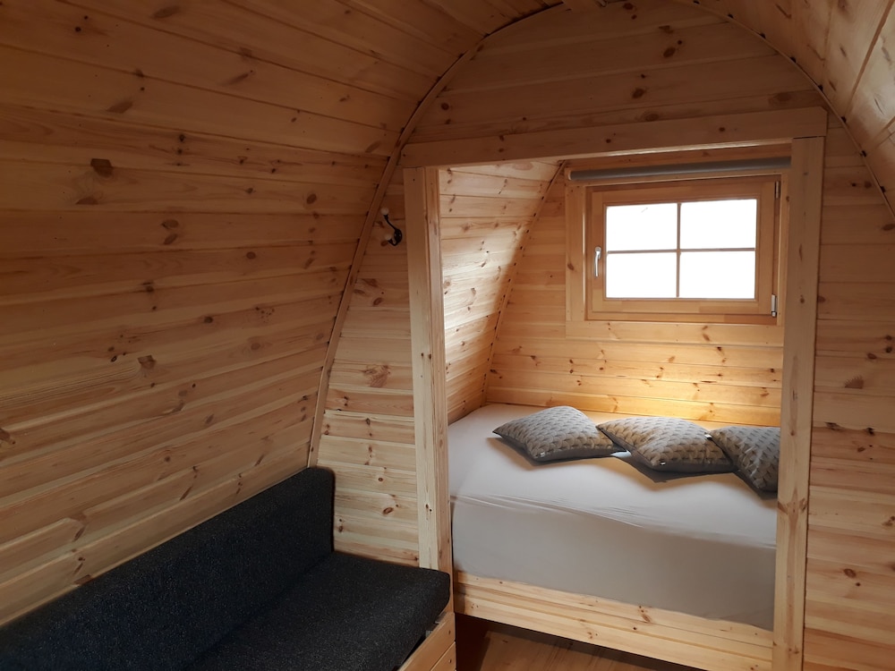 Standard Cottage, 1 Queen Bed, Shared Bathroom, Mountain View