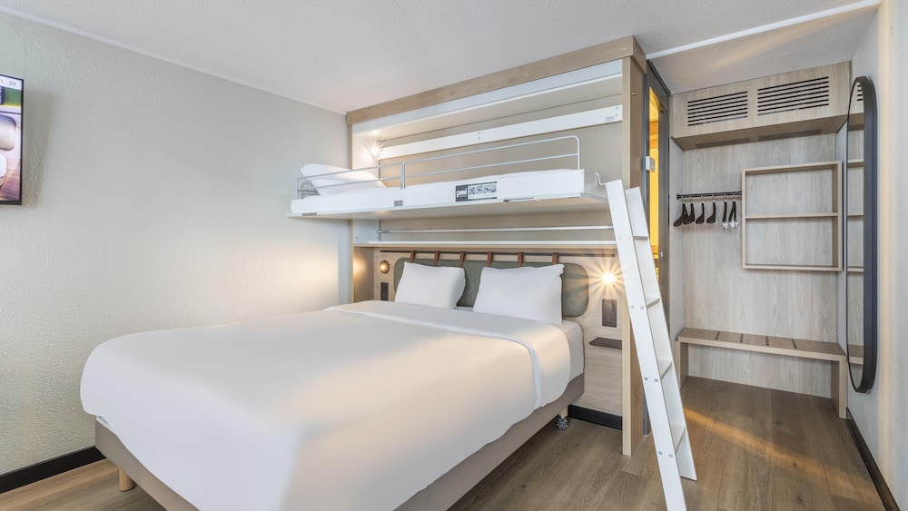 Standard Room, Multiple Beds - Photo 1