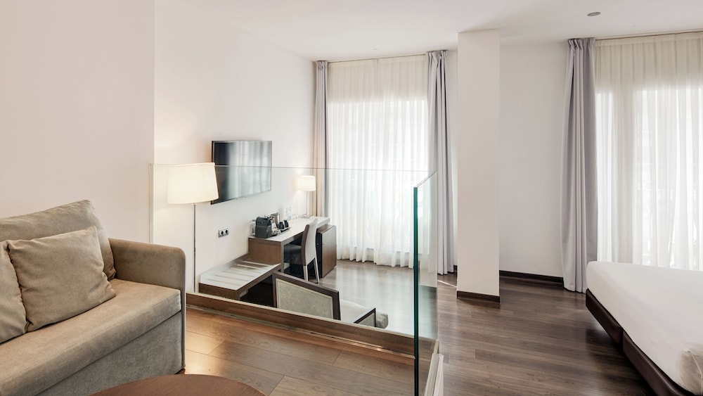 Classic Triple Room (with Double Bed) - Photo 2