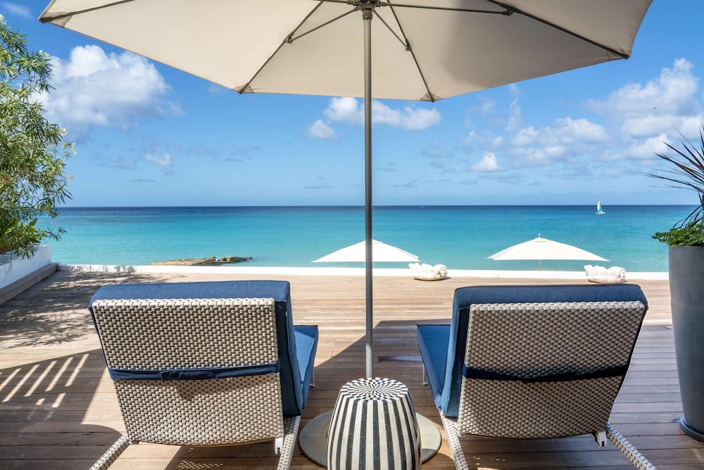 Suite, 1 King Bed, Beachfront - Photo 9