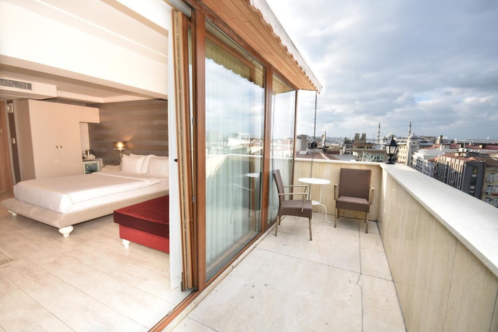 Panoramic Room, 1 Double Bed, Partial Sea View photo 1