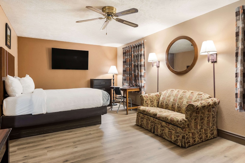Suite, Multiple Beds, Non Smoking - Photo 3