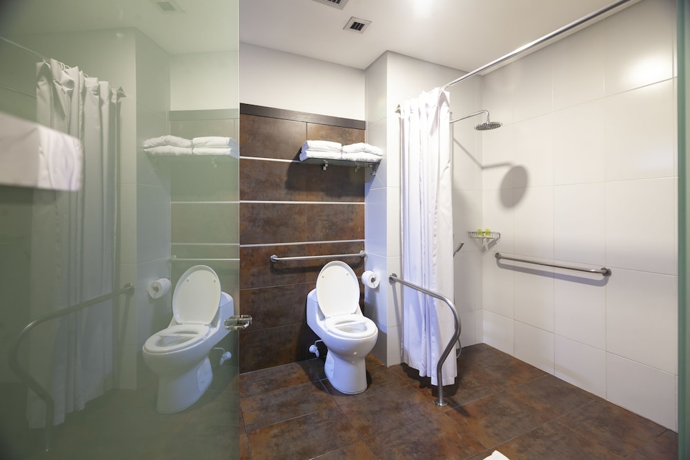 Executive Suite - Photo 8