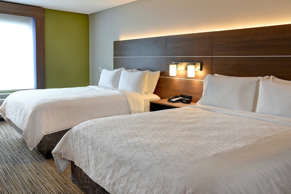 Suite, 2 Queen Beds, Accessible (Communications, Living Area) - Photo 5