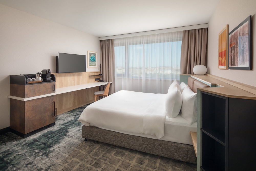 Club Room, 1 King Bed, Accessible, Club Lounge Access (Club Lounge Access) - Photo 1