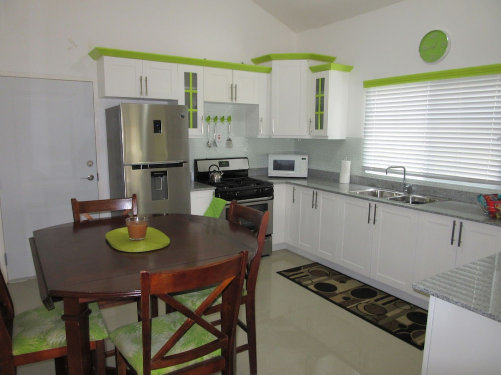 Premier Villa, 2 Queen Beds, Mountain View photo 3