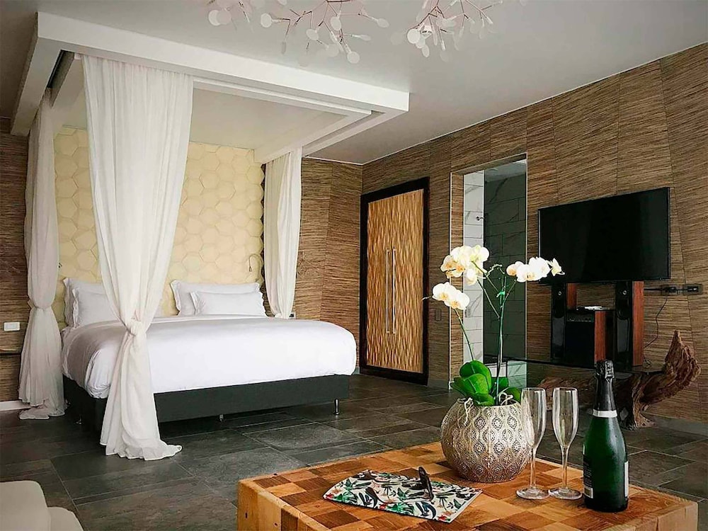 Tropical Suite