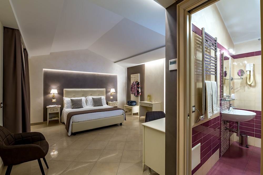 Junior Suite, Partial Sea View (303) - Photo 8