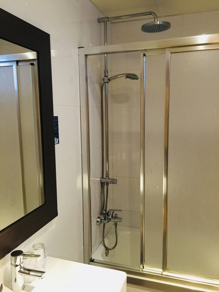 Standard Room, 2 Twin Beds (Interior) photo 2
