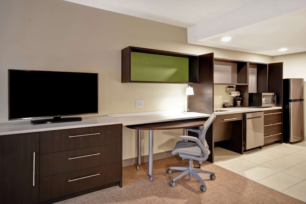 Suite, 1 King Bed, Accessible (Mobility & Hearing, Roll-in Shower)