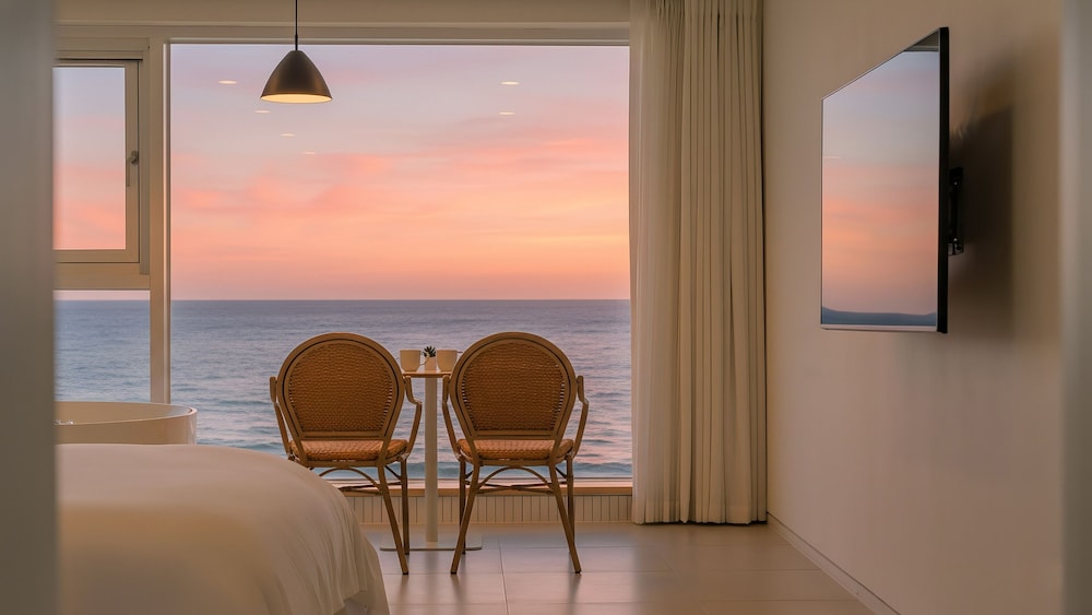 Basic Room, 1 Bedroom (Room 401 (Oceanview/Spa)) photo 1