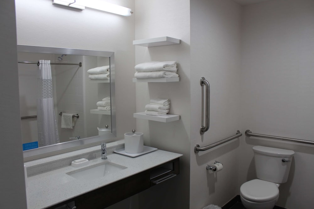 Room, 1 King Bed, Accessible, Non Smoking (Bathtub & Hearing accessible) photo 2