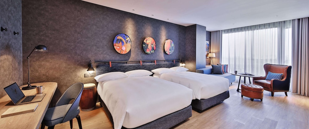 Grand Deluxe Family Suite - Photo 1