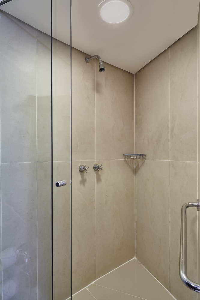 Suite, 1 Bedroom - Photo 2