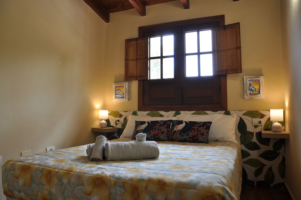 Basic Double Room photo 2