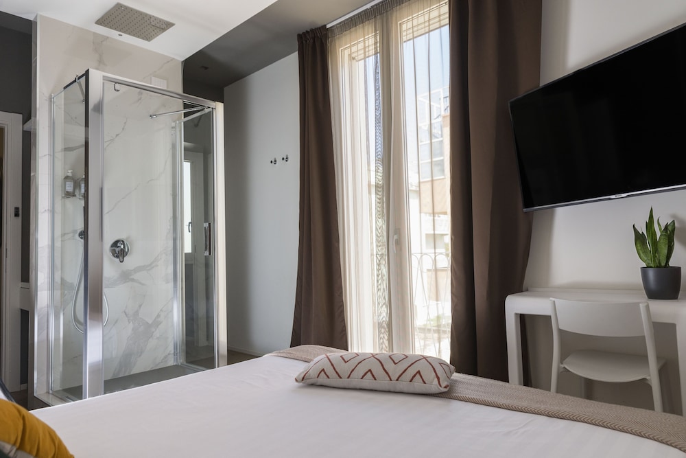 Deluxe Room - Photo 7