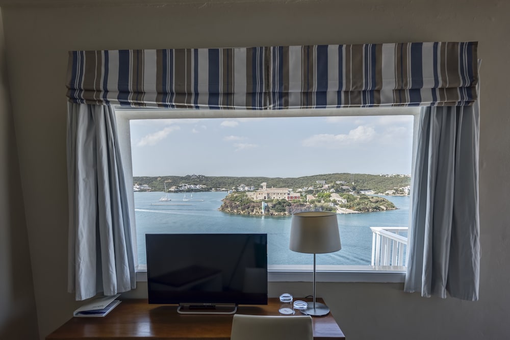 Double Room Single Use, Balcony, Partial Sea View photo 3