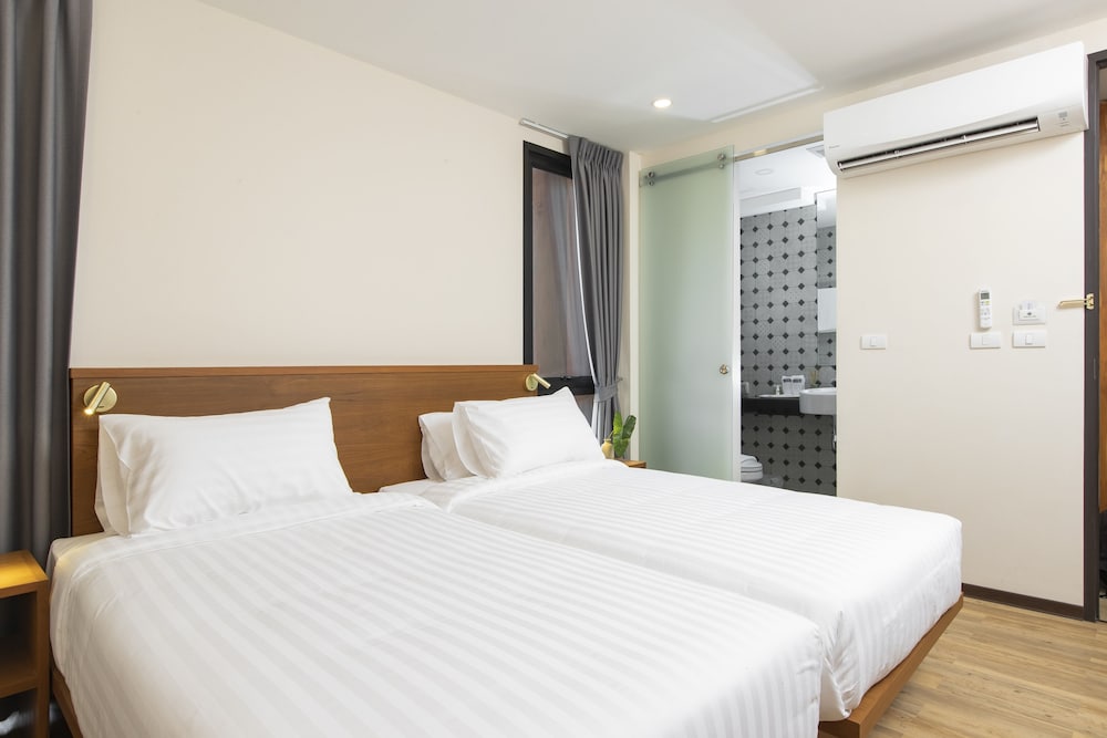 Superior Room, 2 Twin Beds, Non Smoking, City View photo 1