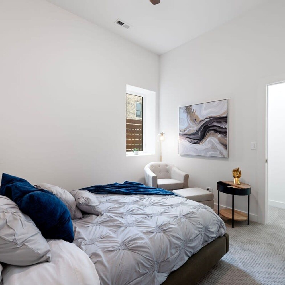 Chic 4-bedroom Haven Designer s Dream Home, Photo 40