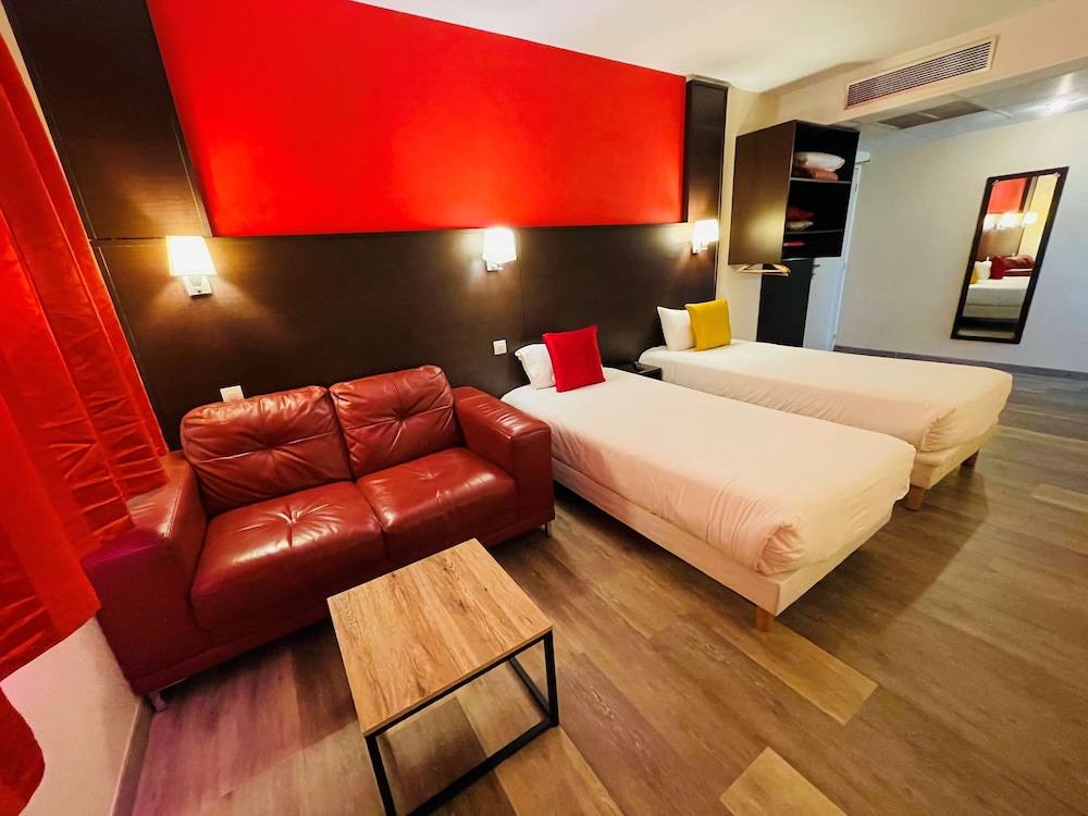 Standard Room, Multiple Beds - Photo 5