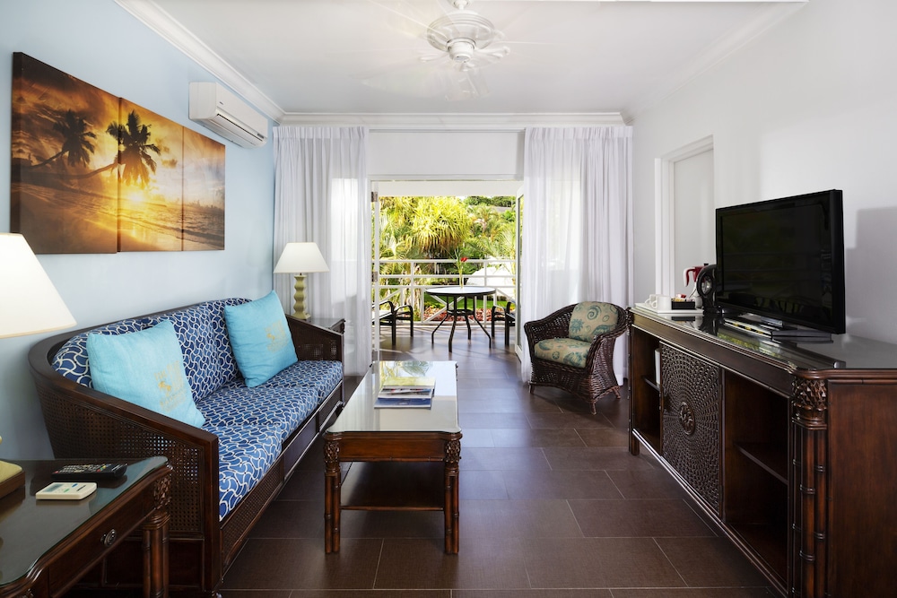 One Bedroom Garden View Suite - Photo 3