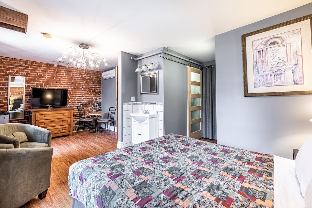 Classic Room, 1 Queen Bed photo 2