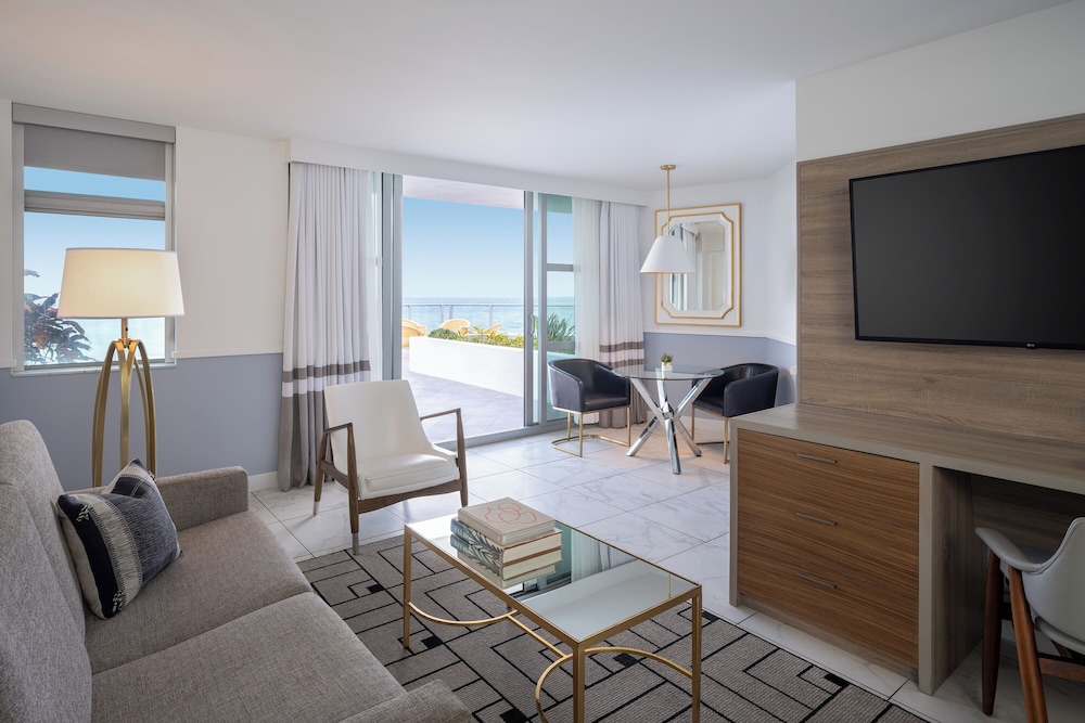 Suite, 1 Bedroom - Photo 4