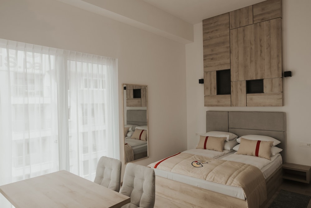 Deluxe Studio Suite, City View