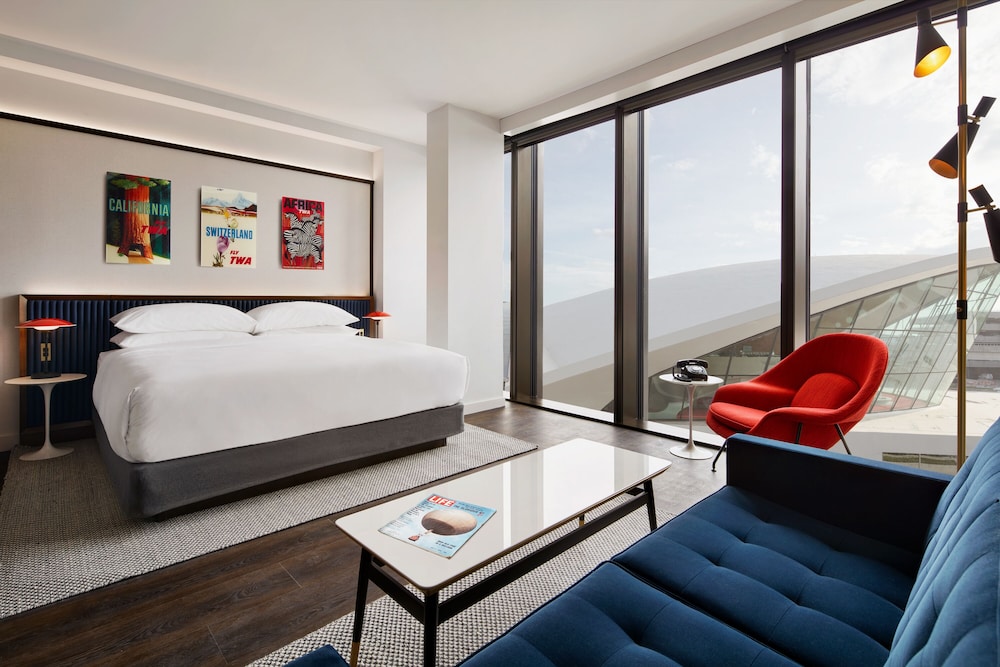 Executive Suite, 1 King Bed (TWA View)