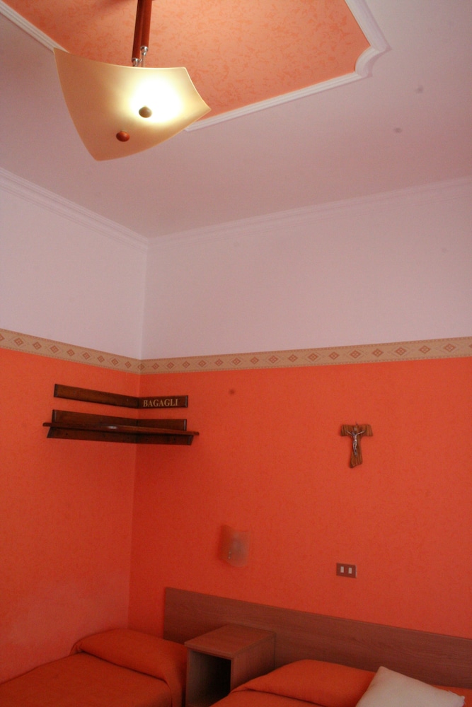 Single Room photo 1
