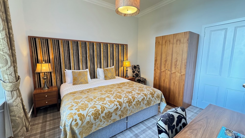 Superior Room, Connecting Rooms (Black Isle)