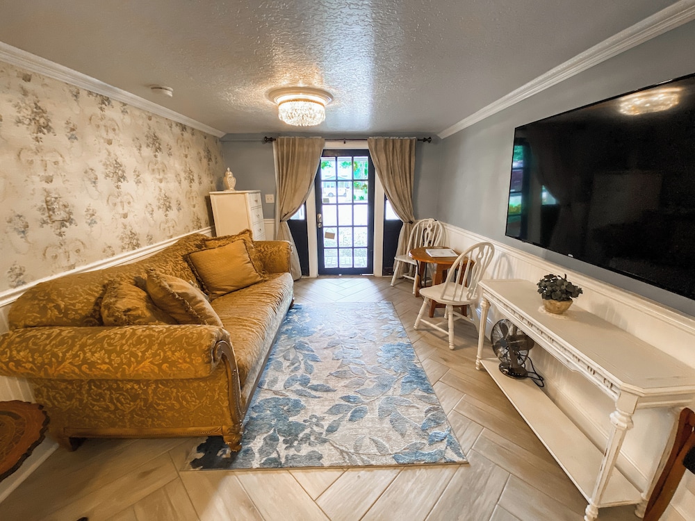 The Chic Studio Cottage photo 3