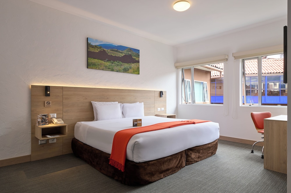 Superior Room, 1 Queen Bed, Courtyard View photo 3