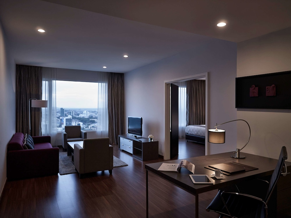 Executive Suite, 1 King Bed (Deluxe)