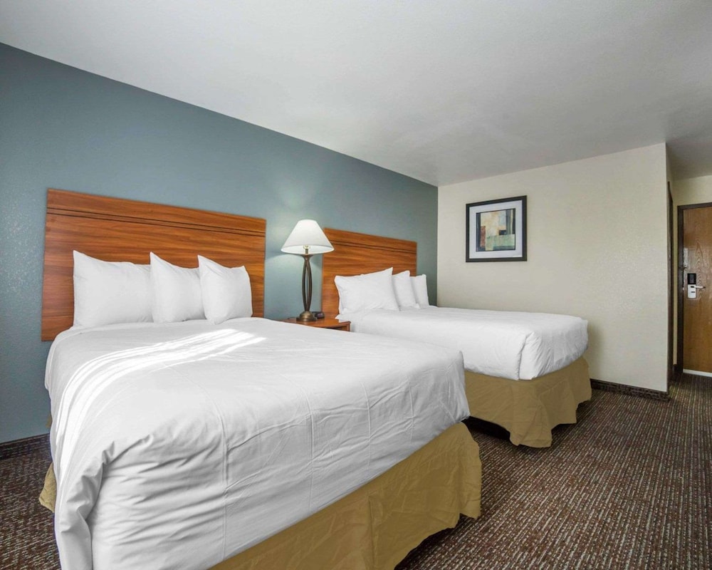 Standard Room, 2 Double Beds, Non Smoking - Photo 5