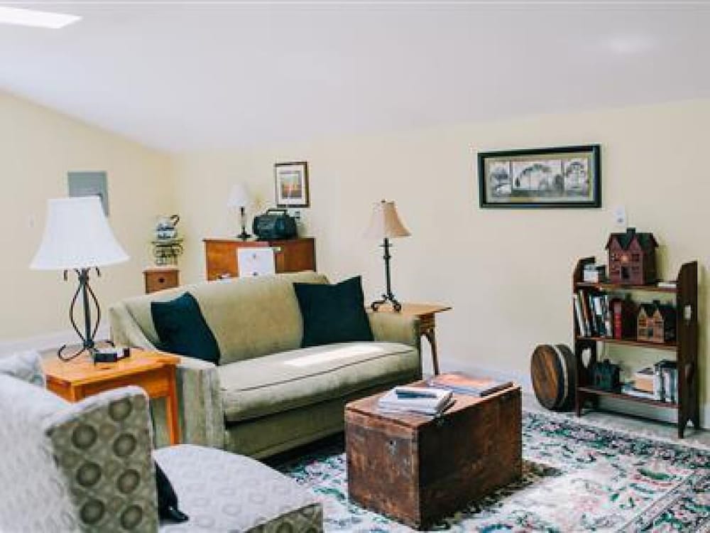 Standard Cottage, Ensuite (The Corn Crib) photo 1