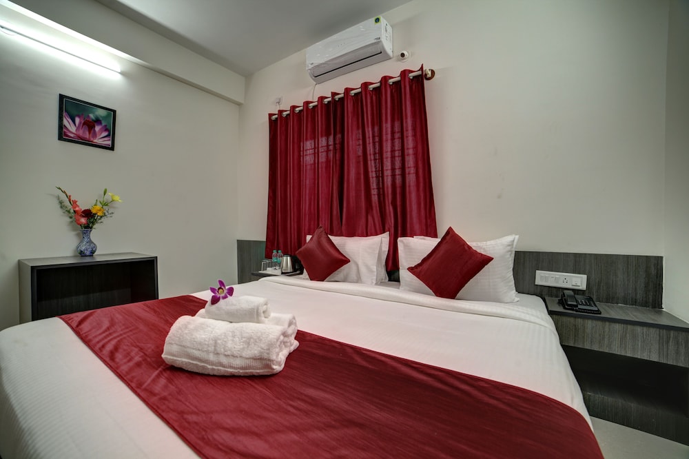 Standard Double Room, 1 King Bed, Smoking, City View