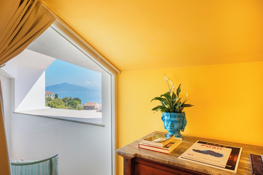 Suite - Photo 2